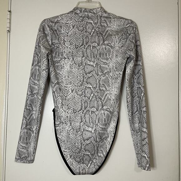 NIKE white python long sleeve bodysuit half zip size small - Picture 6 of 8